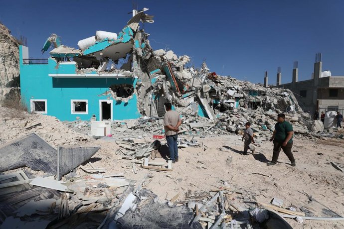Archivo - Arquivo - 27 de julho de 2026, Jenin, Estado da Palestina: ANZA, CISJORDÂNIA - 27 DE JULHO DE 2026: Tratoras do exército israelense demolem duas casas palestinas na cidade de Anza, ao sul de Jenin, em 27 de julho de 2026. As autoridades israelen