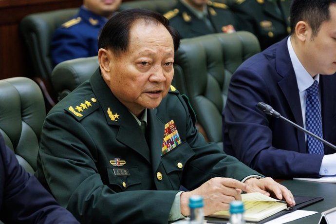 Archivo - Arquivo - RÚSSIA, MOSCOU - 20 DE NOVEMBRO DE 2025: Zhang Youxia, vice-presidente da Comissão Militar Central da China, observa durante uma reunião com o ministro da Defesa da Rússia, Andrei Belousov, no Centro de Gestão da Defesa Nacional