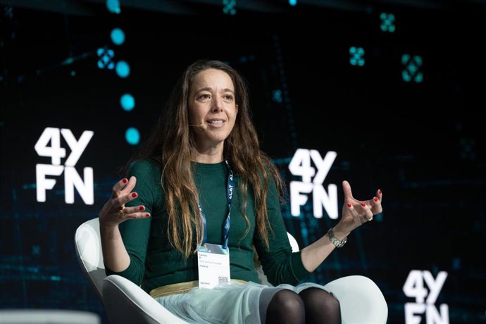 Archivo - La CEO y Co-Founder de Holaluz, Carlota Pi, durante una sesión del MWC