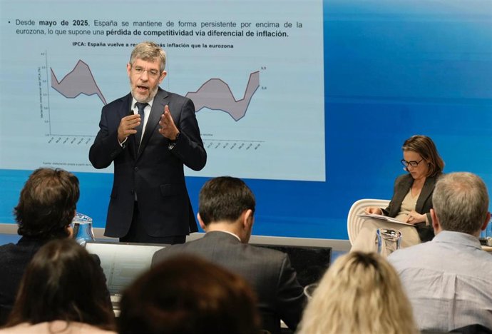Archivo - El vicesecretario de Economía del PP, Alberto Nadal, y la vicesecretaria de regeneración del PP, Cuca Gamarra