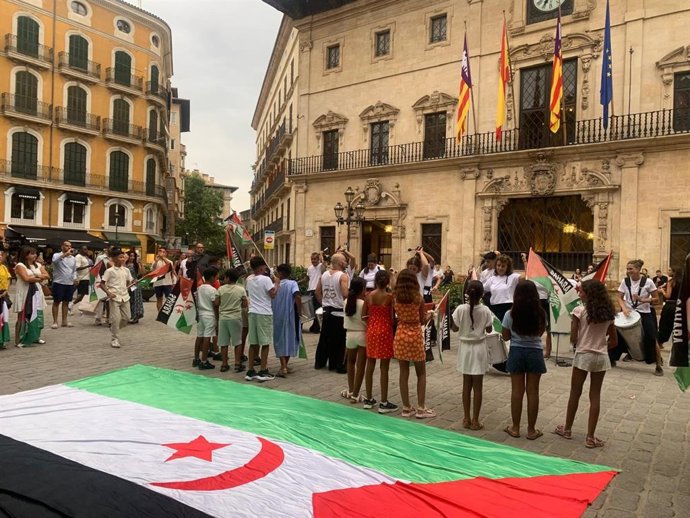 Una jornada lúdica y reivindicativa despide a los niños saharauis del programa 'Vacaciones en Paz' en Palma