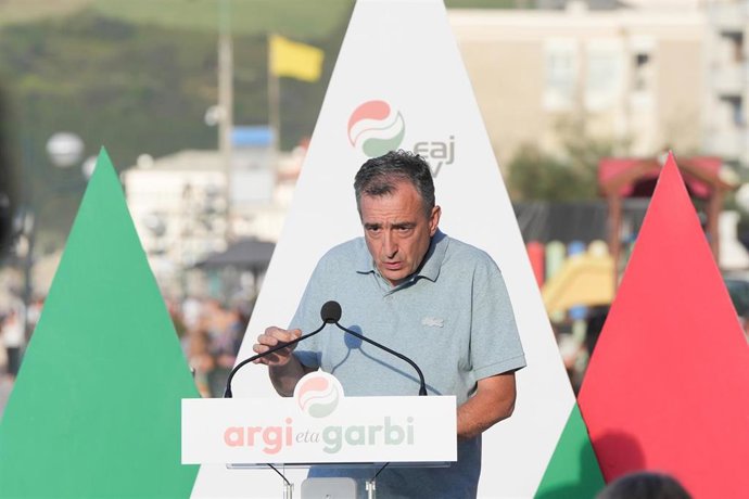 El presidente del PNV, Aitor Esteban, en el tradiciional arranque del curso político  celebrado en el Malecón de Zarautz