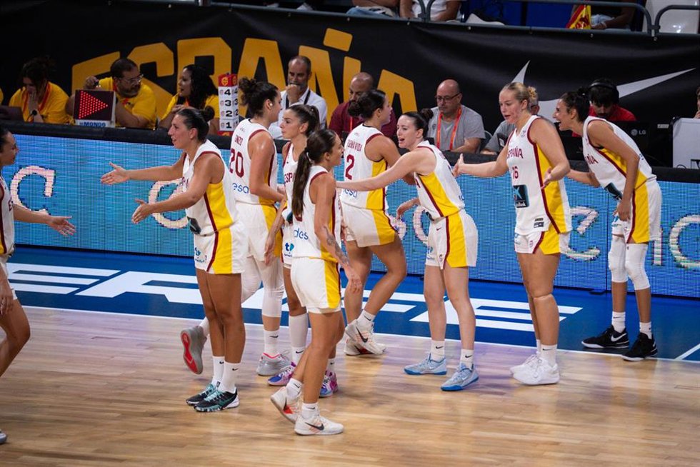 Las jugadoras de la selección española de baloncesto durante un partido