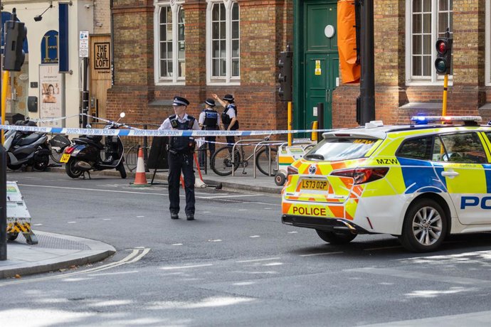 5 de agosto de 2026, Londres, Inglaterra, Reino Unido: A polícia isolou a área depois que quatro homens foram esfaqueados em Covent Garden, no centro de Londres.