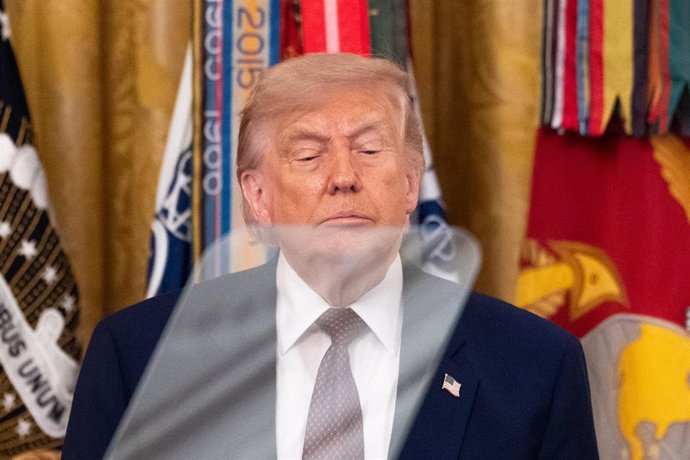 Archivo - El presidente de Estados Unidos, Donald Trump, delante de un teleprompter