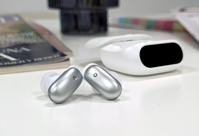 Imagen de los auricualres Soundcore Liberty 5 Pro.