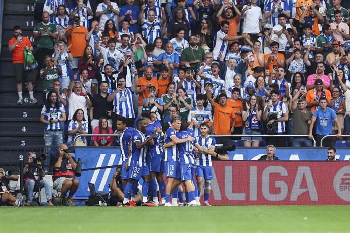 Pierre-Emerick Aubameyang celebra su gol en el RC Deportivo-Elche CF en ABANCA-Riazor