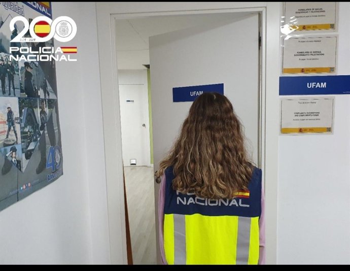 Archivo - Agente de la UFAM de la Policía Nacional.