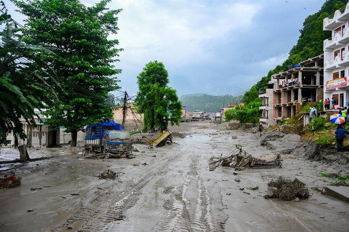 26 de agosto de 2026, Catmandu, Bagmati, Nepal: NUWAKOT, NEPAL – 26 DE AGOSTO: Imagem das consequências das enchentes repentinas e deslizamentos de terra ao longo do rio Trishuli, em Nuwakot, Nepal, em 26 de agosto de 2026. Uma enchente repentina catastró