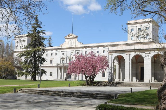 Archivo - Edificio Central de la Universidad de Navarra.
