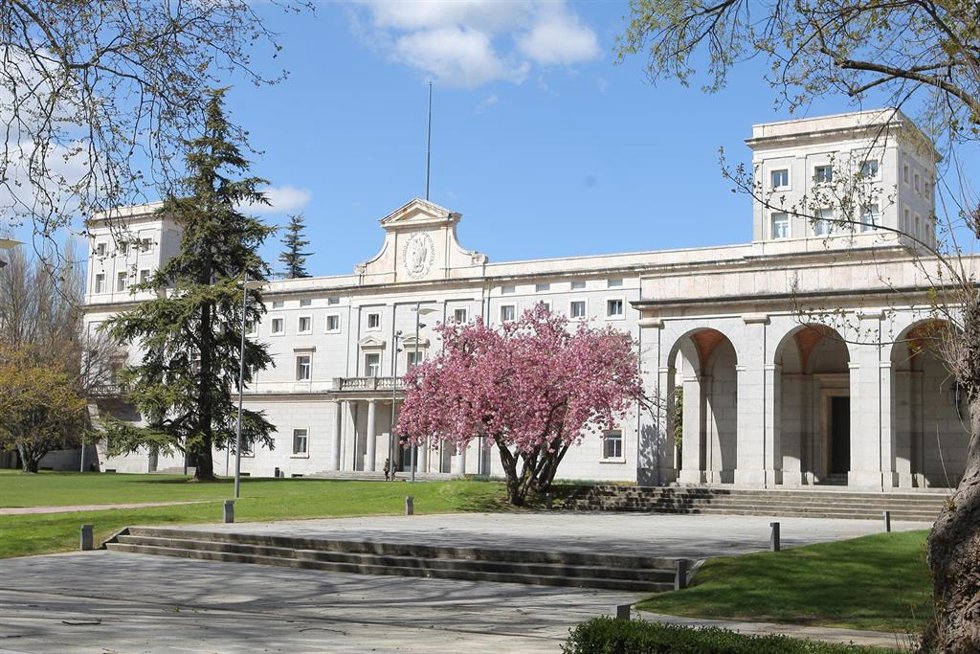 Archivo - Edificio Central de la Universidad de Navarra.