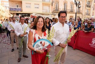 Imagen de la ofrenda floral a la Virgen del Mar, patrona de Almería. A 29 de agosto de 2026 en Almería (Andalucía, España).  El acto ha contado con la presencia de la consejera de Educación, María del Carmen Castillo, la alcaldesa de Almería, María del Ma