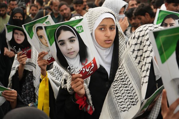 Archivo - Procesión en India en memoria de las niñas de la escuela de Minab, asesinadas en un ataque aéreo de EEUU e Israel 