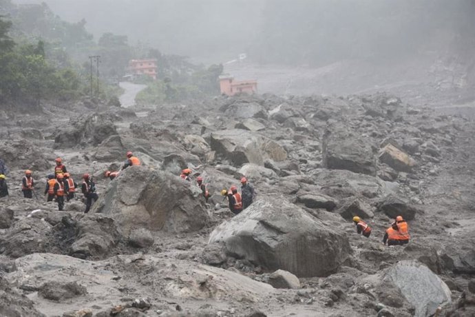 Labores de rescate tras la riada en Nepal