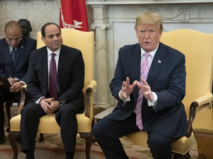 Archivo - April 9, 2019 - Washington, District of Columbia, U.S. - United States President Donald J. Trump meets President Abdel-Fattah el-Sisi of the Arab Republic of Egypt in the Oval Office of the White House in Washington, DC on April 9, 2019