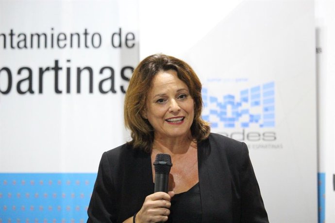 Archivo - La alcaldesa de Espartinas, Cristina Los Arcos, en una foto de archivo.