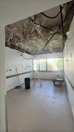 Una habitación del Hospital Don Benito-Villanueva (Badajoz) tras el derrumbe de parte del techo, a 29 de agosto de 2026.