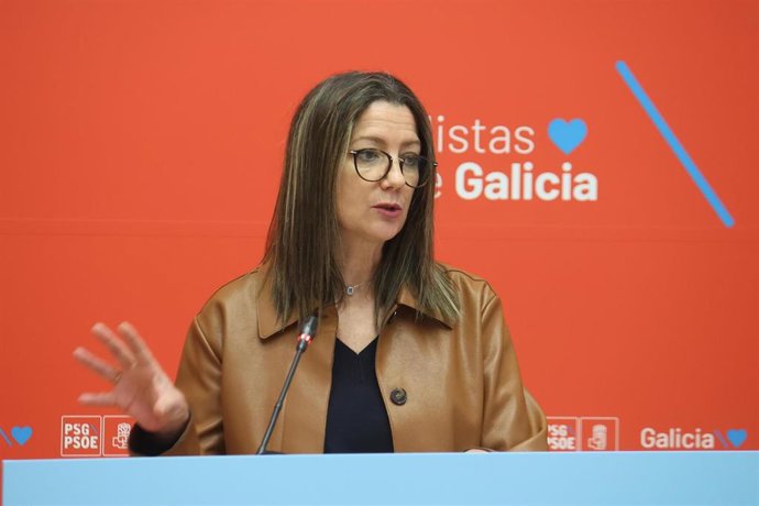 Archivo - La secretaria de Organización del PSdeG, Lara Méndez, en rueda de prensa en el Parlamento de Galicia.