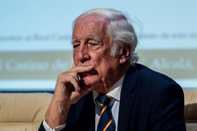 Archivo - El presidente de Fraternidad Muprespa, Carlos Espinosa de los Monteros, durante el acto 'El Rey y la Transición: 50 años de su proclamación', en el Real Casino de Madrid, a 18 de noviembre de 2025, en Madrid (España).