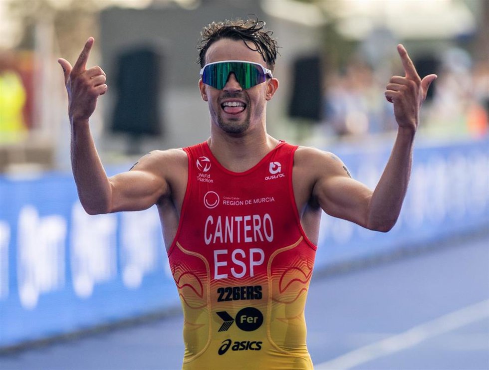 Archivo - El triatleta español David Cantero tras una carrera de las Series Mundiales de Triatlón