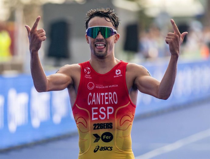 Archivo - October 19, 2025, Wollongong, Nsw, Australia: DAVID CANTERO DEL CAMPO of Spain celebrates after finishing second in the Elite Menâ€s race.
