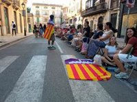 Cientos de personas salen 'a la fresca' en Palma contra la masificación turística