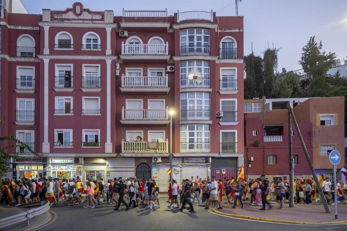 Los ceutíes vuelven a la calle en una  sentada pacífica  contra la violencia y el  abandono  del Gobierno