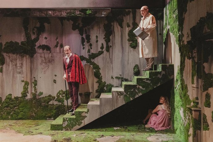 Una escena de 'Los locos de Valencia', la comedia de Lope de Vega que abrirá la temporada de Teatros del Canal en una versión de José Luis Alonso de Santos, con canciones y música en directo.