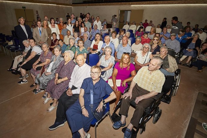 "Memoria Y Paz" Reconoce A 60 Supervivientes De La Batalla De Belchite En Un Emotivo Homenaje