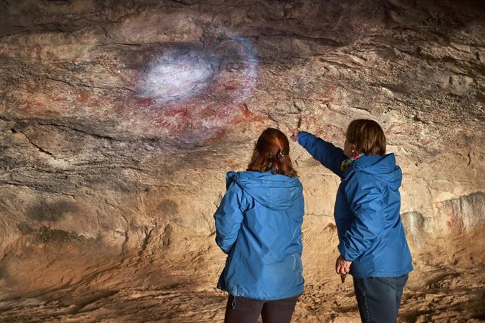 Archivo - Cueva de la Fuente del Trucho en la  Comarca de Somontano