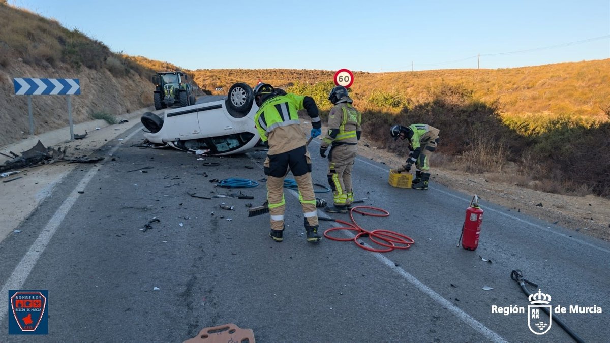 Un accidente de tráfico entre dos turismos deja cinco personas heridas en Águilas