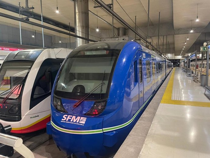 Archivo - Trenes de SFM en la estación