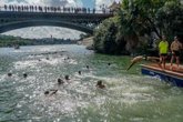 Foto: La UME fomenta la donación de médula ósea en Sevilla: novedades y fecha de su travesía a nado por el Guadalquivir
