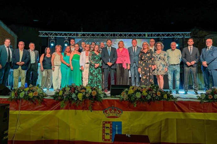 El presidente del Partido Popular de Castilla-La Mancha ha participado en el pregón inaugural de las fiestas de Alcabón.