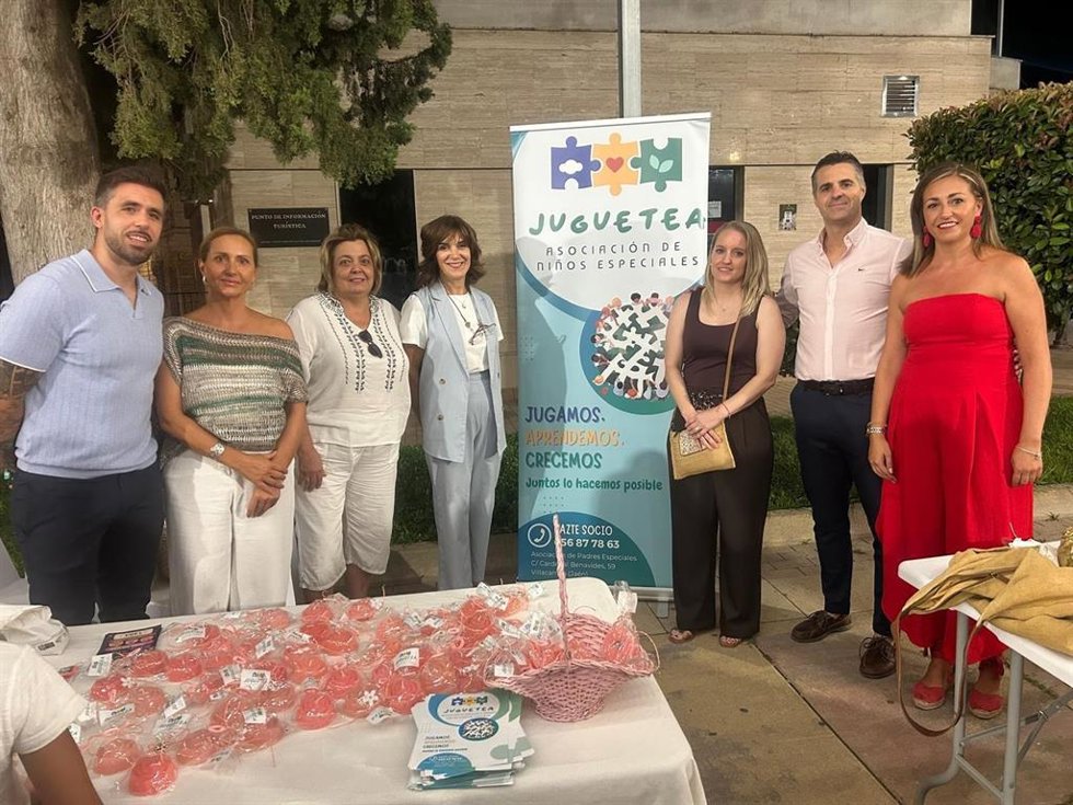 El diputado de Empleo y Empresa, Luis Miguel Carmona, en La Noche del Comercio de Villacarrillo, un evento organizado por la Asociación de Comerciantes y Empresarios de Villacarrillo (ACEV).
