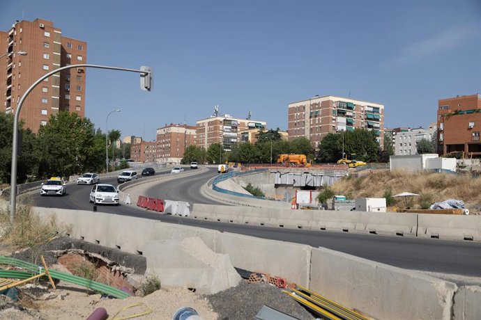 Archivo - Circulación en un tramo en obras de la A-5, a 21 de julio de 2026, en Madrid (España). 