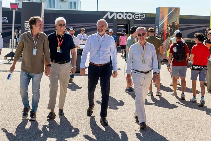 El presidente del Gobierno de Aragón, Jorge Azcón, en el Gran Premio de Aragón de MotoGP, en el circuito de Motorland, en Alcañiz (Teruel)