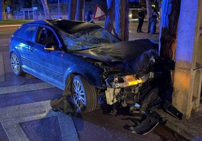 El coche del detenido después del atropello