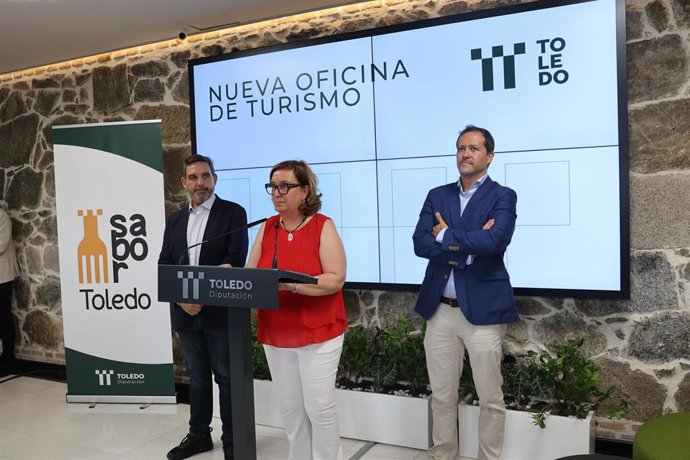 La presidenta de la Diputación de Toledo, Concepción Cedillo en la inauguración oficial de la Oficina de Turismo.