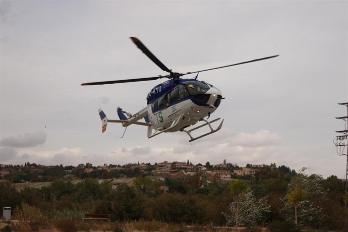 Archivo - Helicóptero del Sescam.