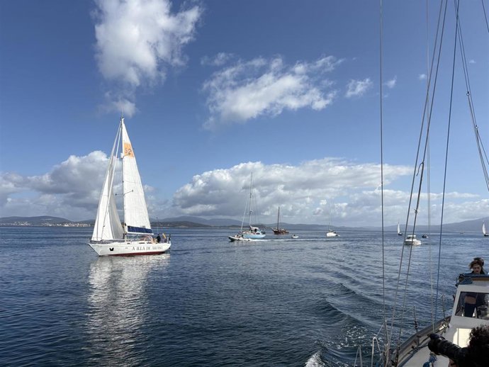 El médico australiano Matthew Wright inicia su vuelta al mundo en solitario y en velero desde A Illa de Arousa (Pontevedra), a 30 de agosto de 2026.