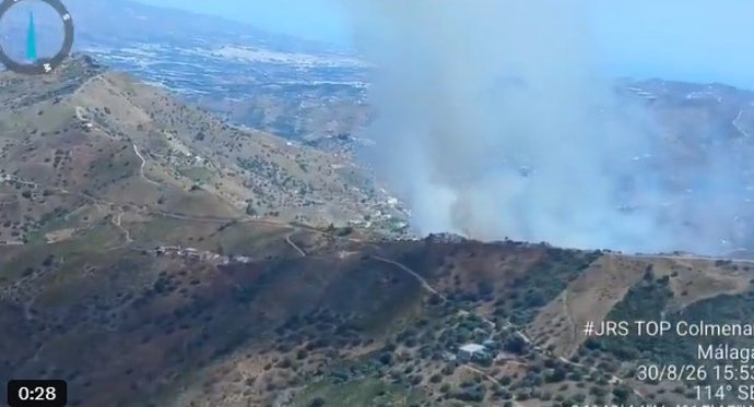 Imagen aérea del incendio forestal declarado en El Borge (Málaga).
