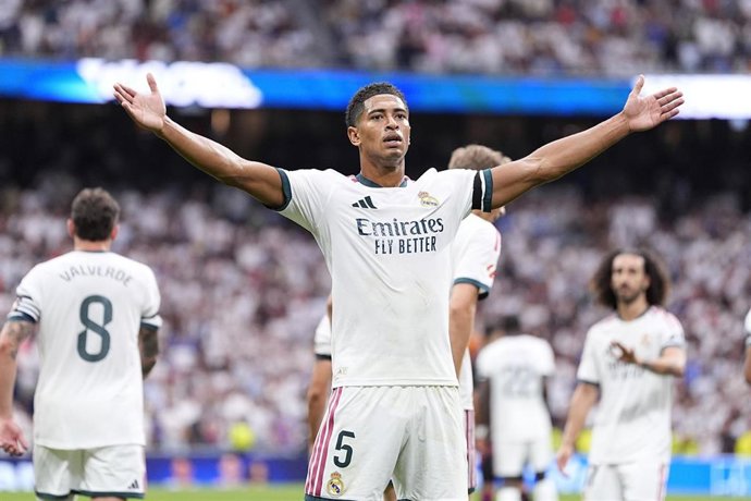 Jude Bellingham celebra su gol en el Real Madrid-Málaga de LaLiga EA Sports 26-27