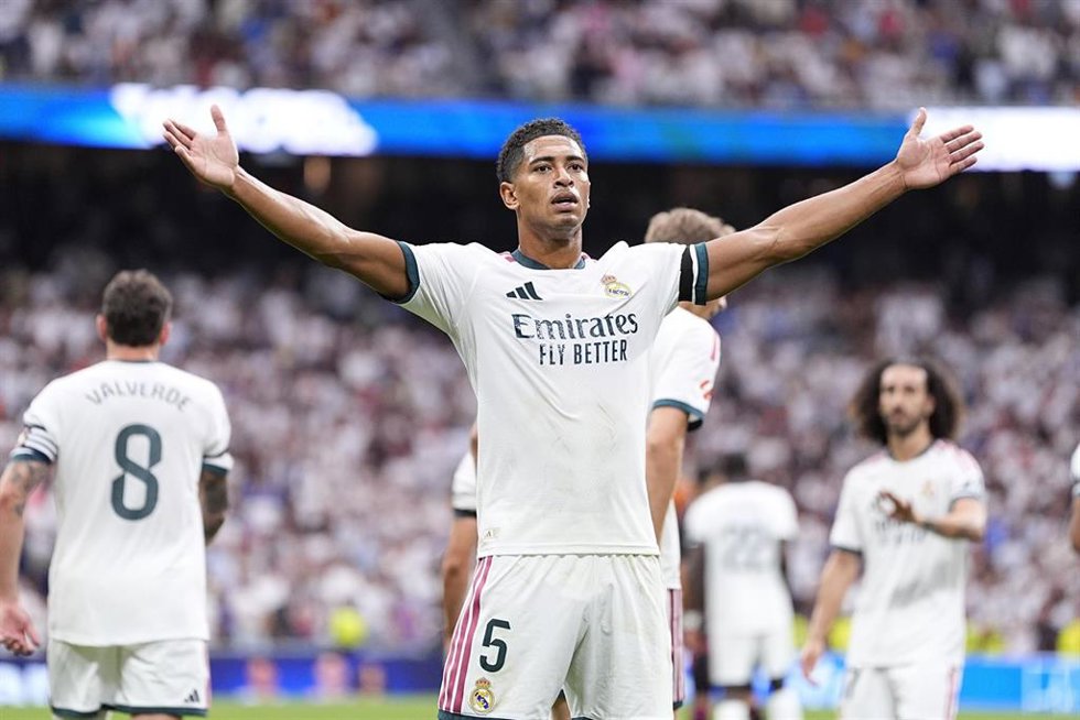 Jude Bellingham celebra su gol en el Real Madrid-Málaga de LaLiga EA Sports 26-27