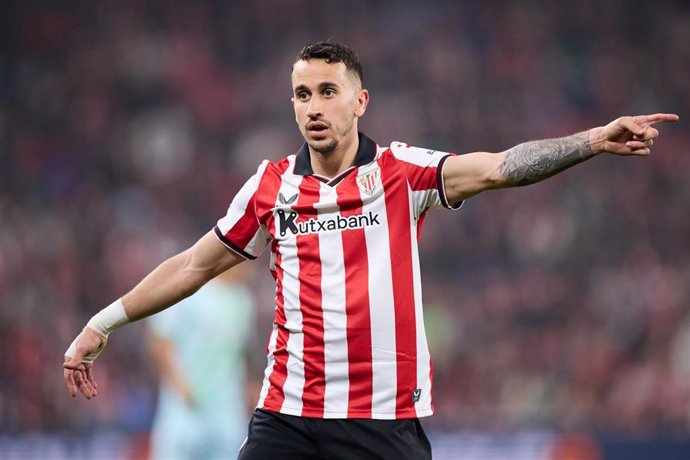 Archivo - Alex Berenguer durante un partido del Athletic Club