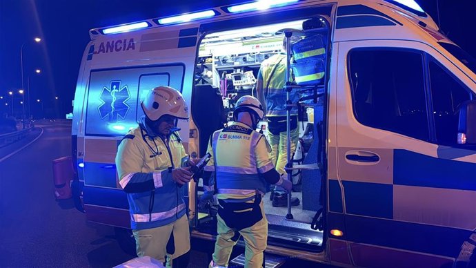 Efectivos sanitarios desplazados al lugar del accidente