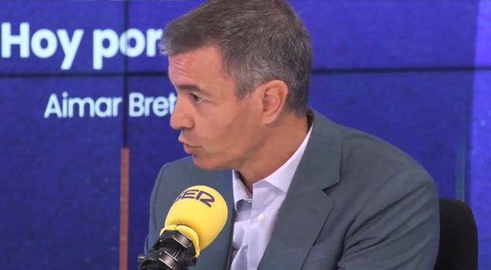O presidente do Governo, Pedro Sánchez, durante uma entrevista na emissora SER