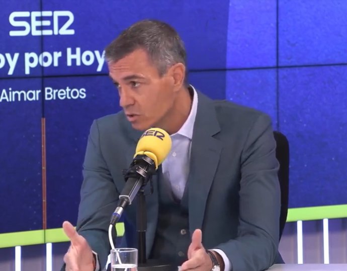 El presidente del Gobierno, Pedro Sánchez, durante una entrevista en la cadena SER