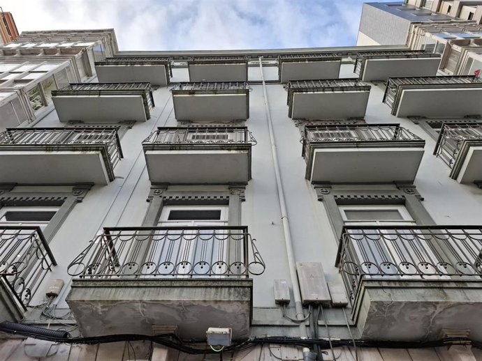 Archivo - Bloque de viviendas