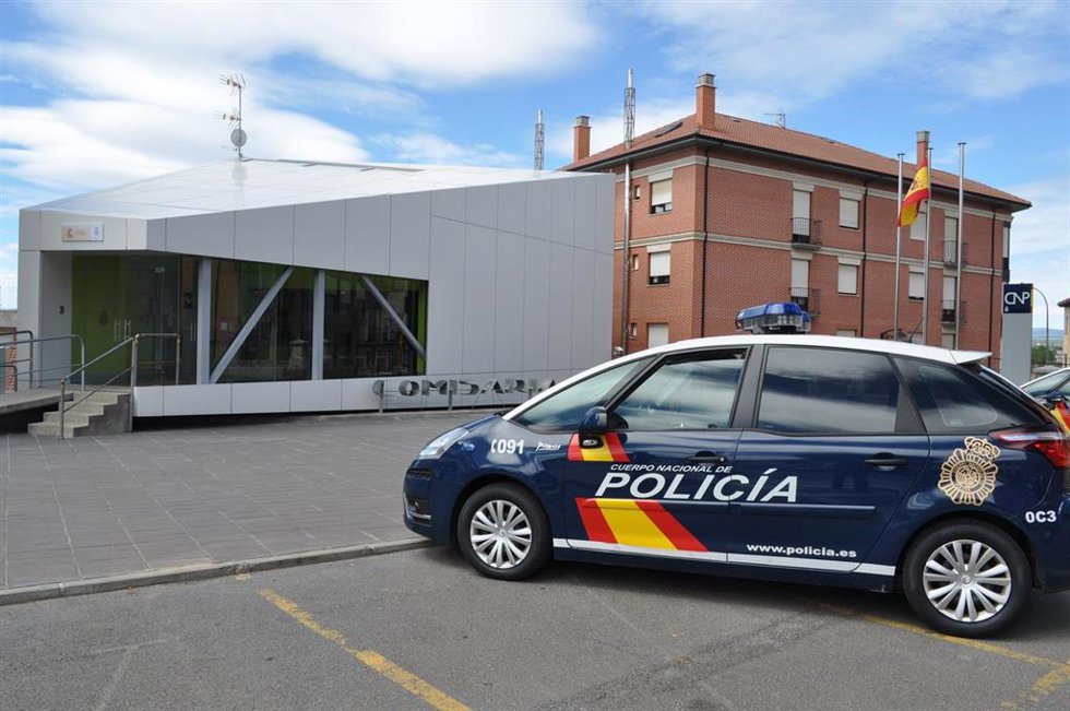 Agentes de la Policía Nacional de la Comisaría de Astorga (León) han detenido a un menor como presunto autor de un delito de lesiones con arma blanca.